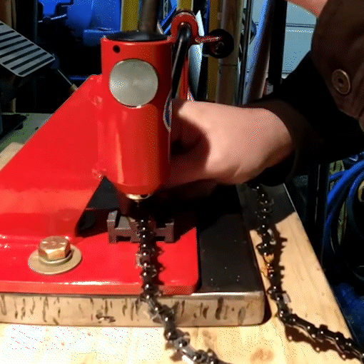 Chainsaw Chain Breaker