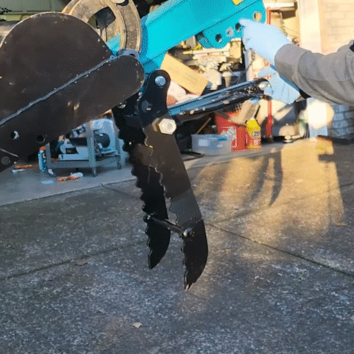 Hydraulic Thumb Clip Attachment for Mini Excavators